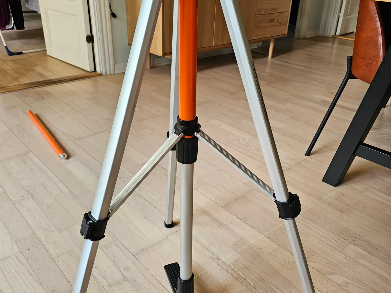 Billede 4 - VERTIKAL OG HORISONTAL STATIV TIL LASER OG KAMERA.