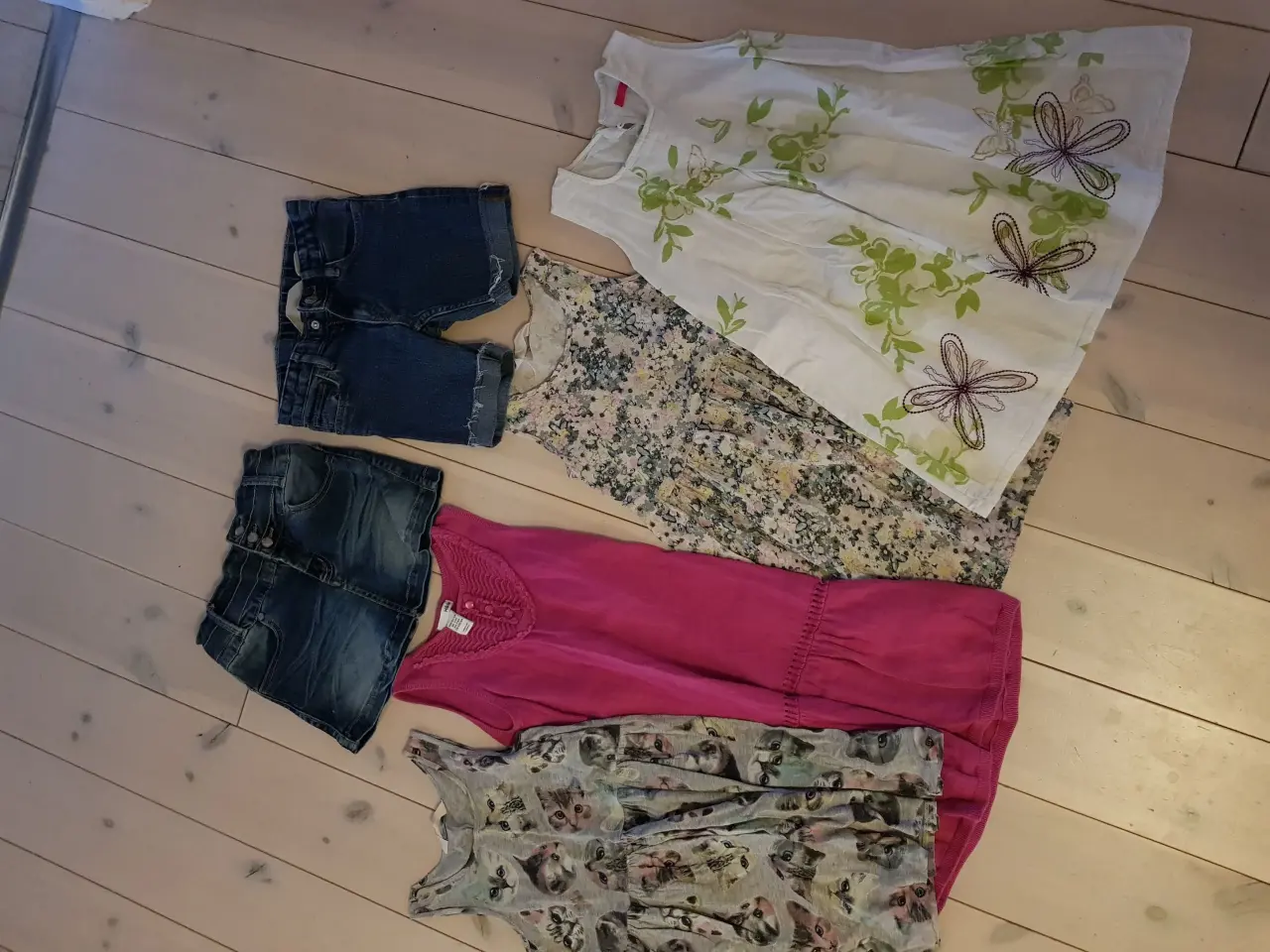 Billede 2 - Pigetøj, 25 dele, str. 122