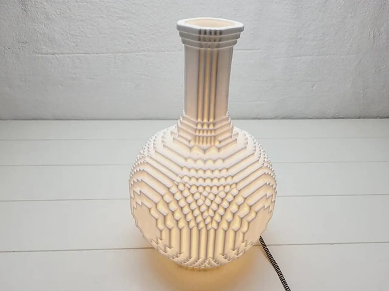 Billede 1 - Bordlampe i pixel med smukt lys