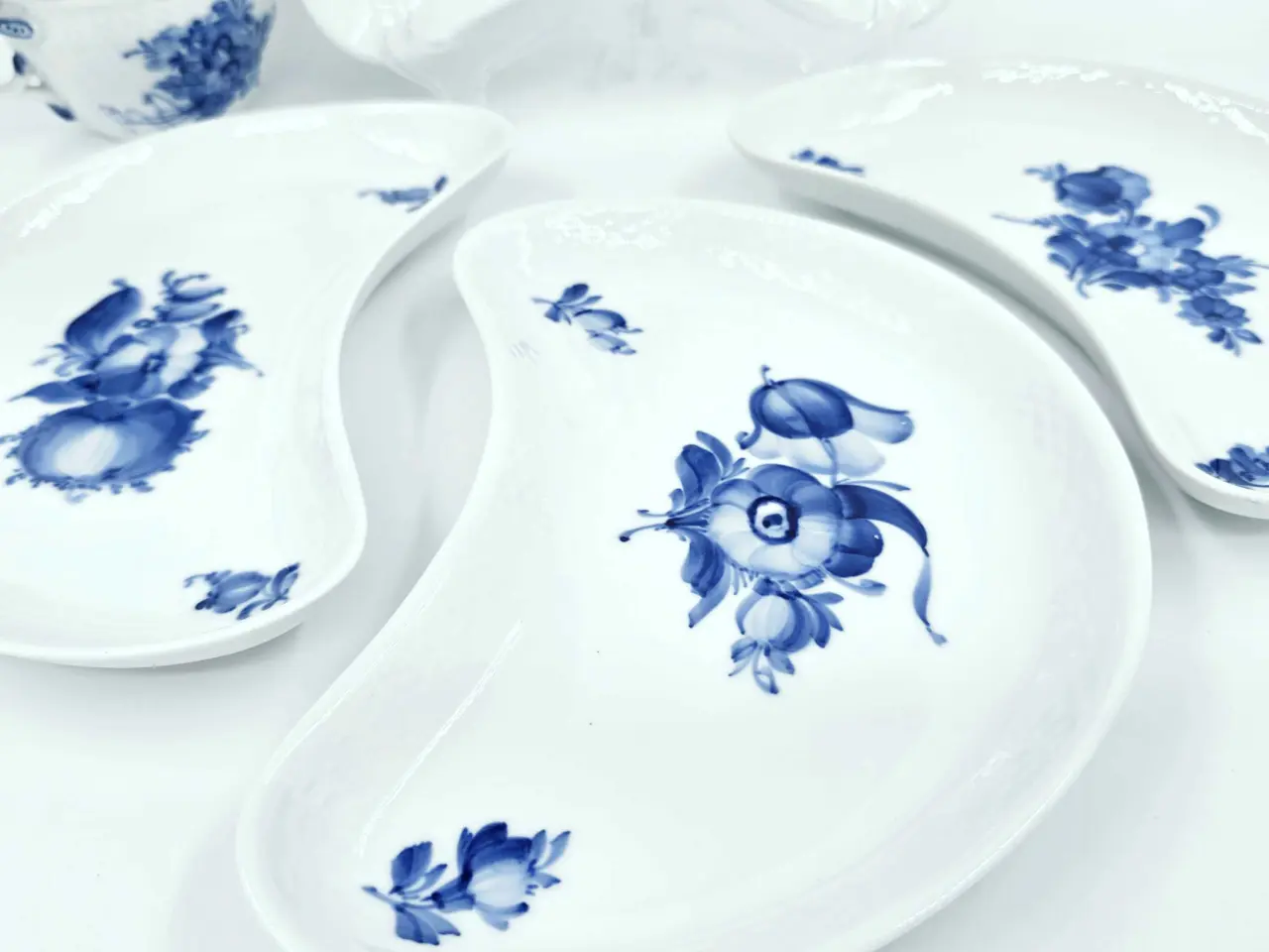 Billede 4 - Royal Copenhagen Blå Blomst Flettet Halvmåne Asiet