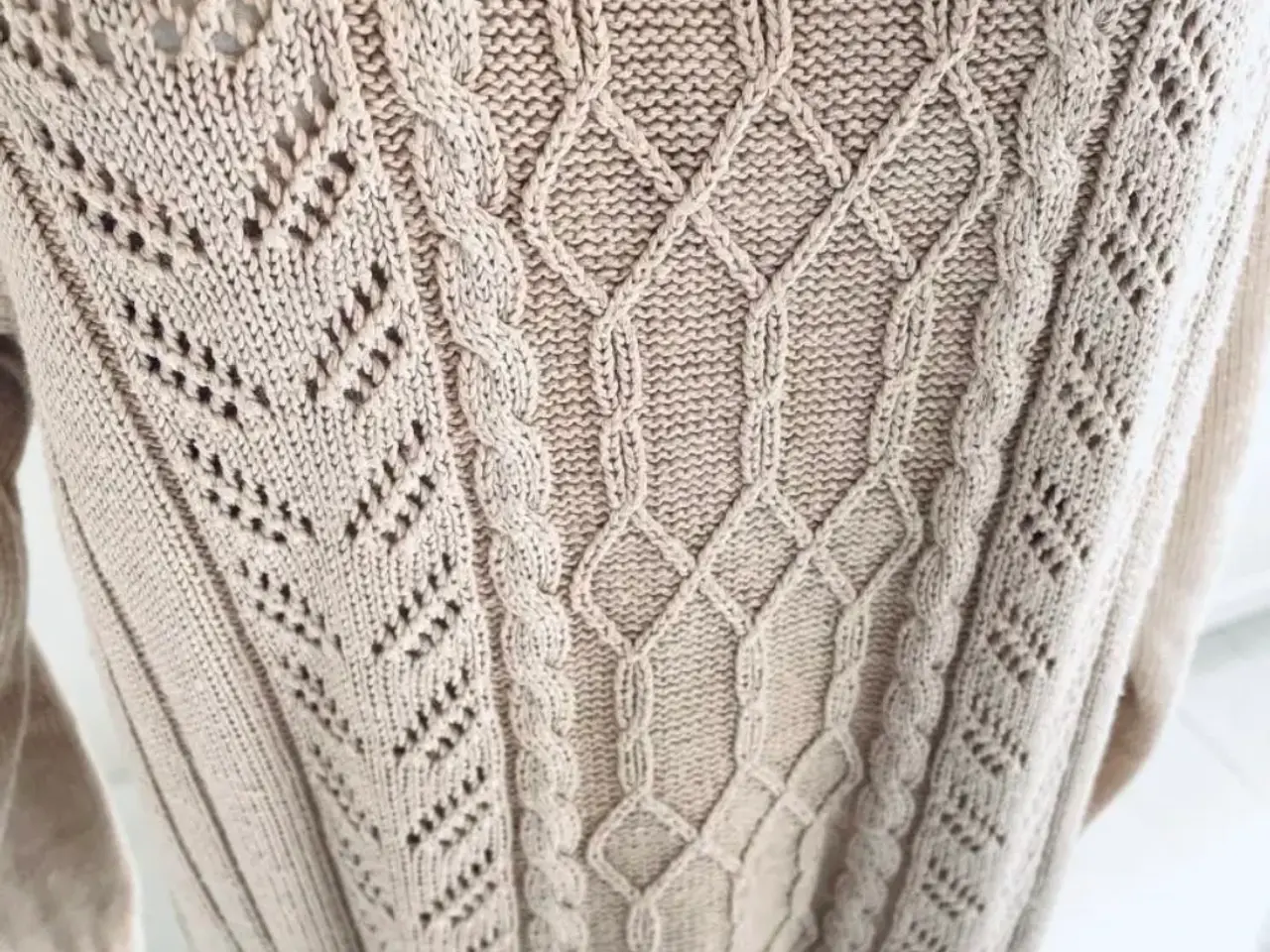 Billede 5 - Beige trøje 
