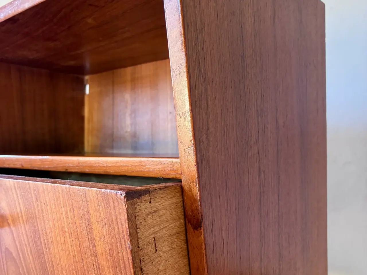 Billede 7 - Flot væghængt 60’er teak sengebord