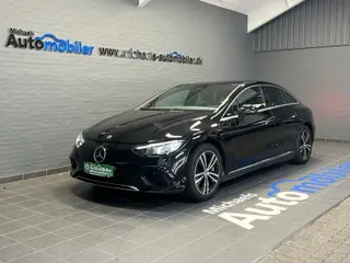 Mercedes EQE350  Electric Art