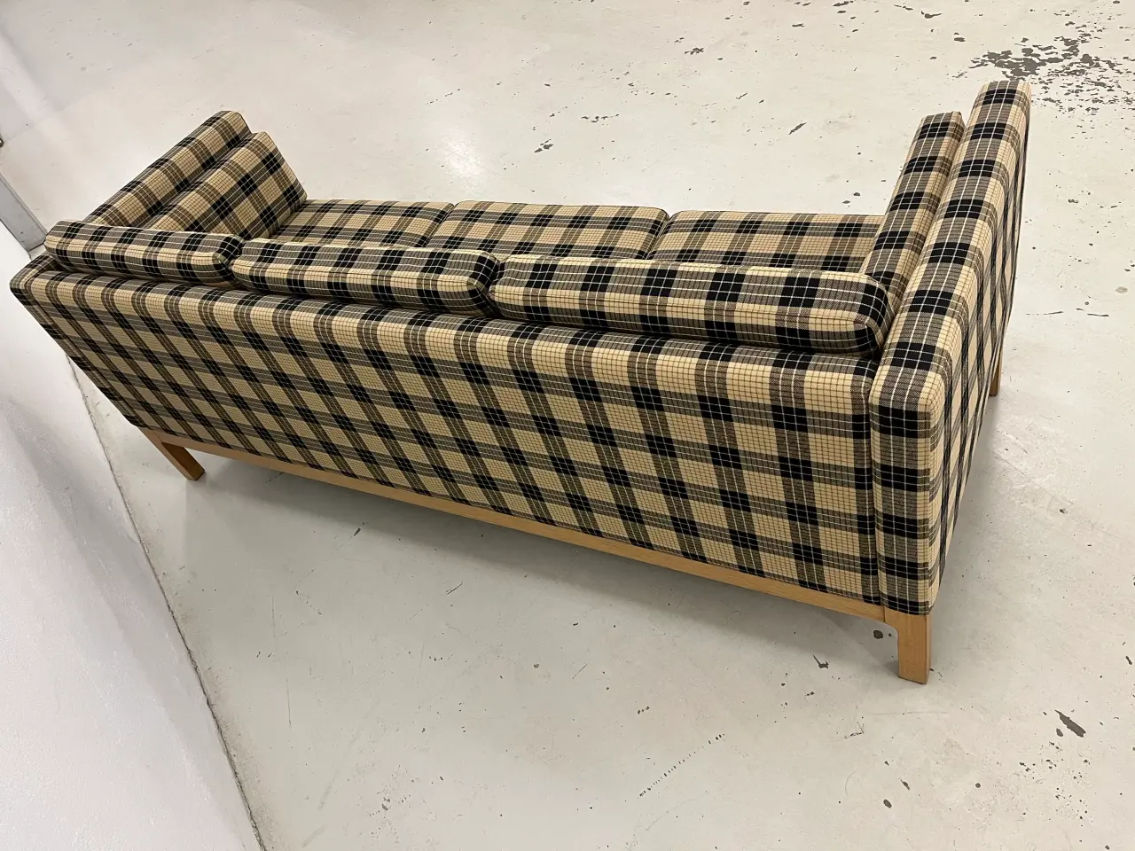 Billede 9 - Børge Mogensen 3 Pers.Sofa i ternet stof, ben i Eg