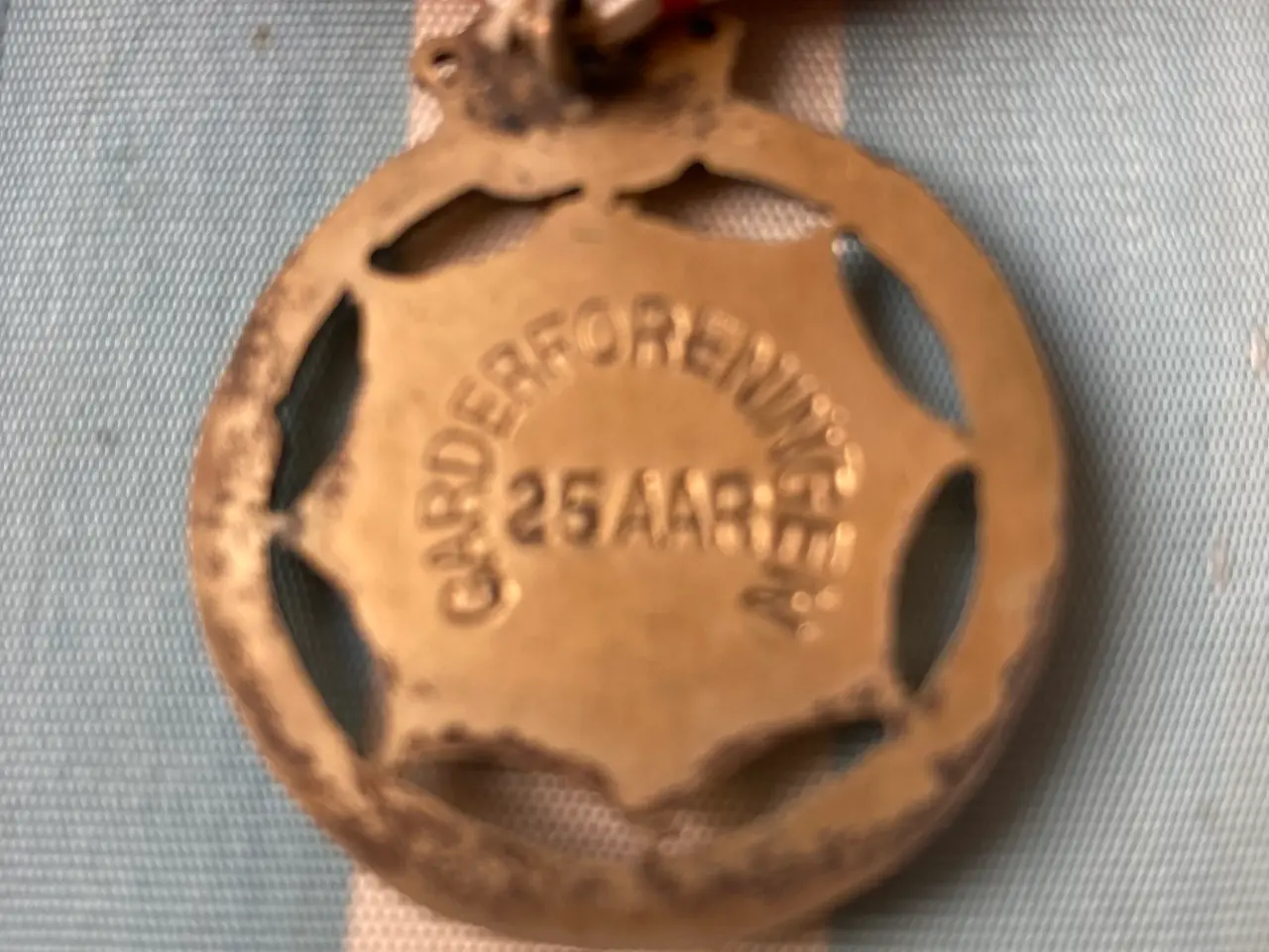 Billede 8 - Højhat//Bowlerhat fra 1923 og emblemer