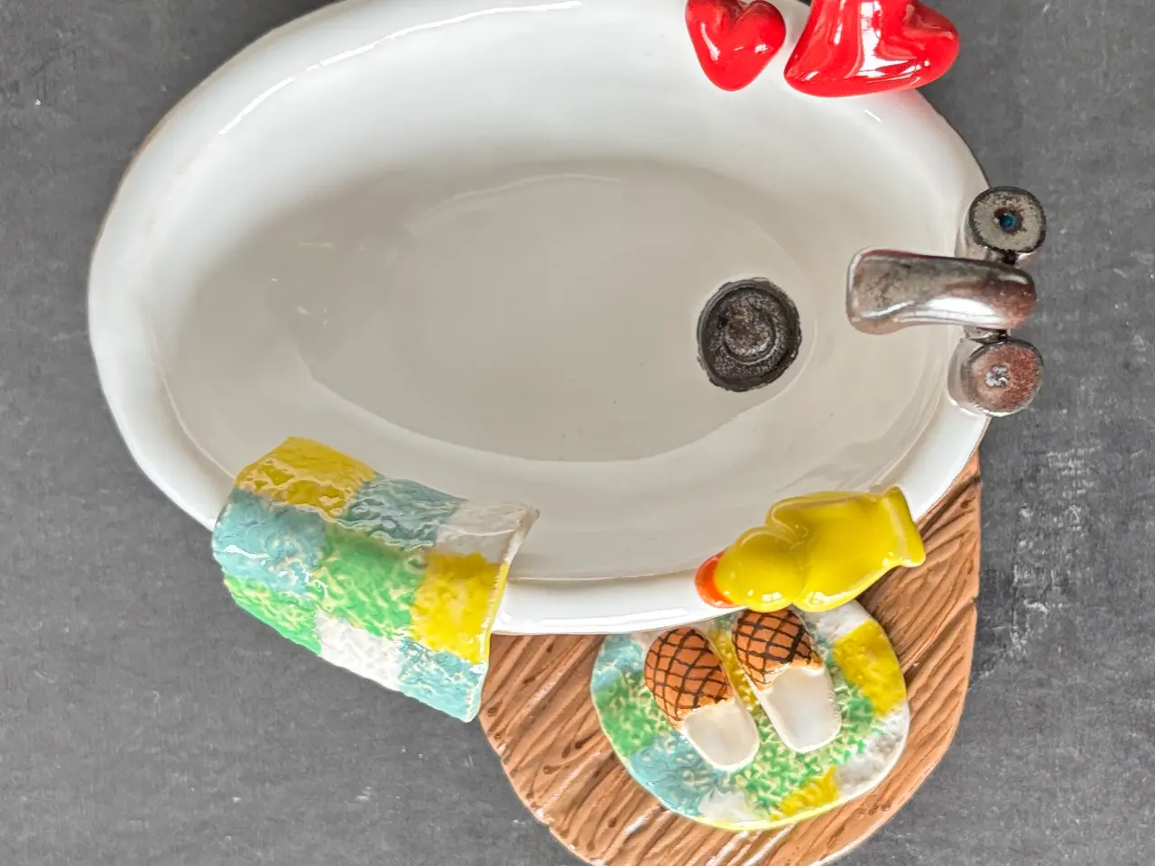 Billede 6 - Badekar med pynt og på fod håndlavet i keramik.