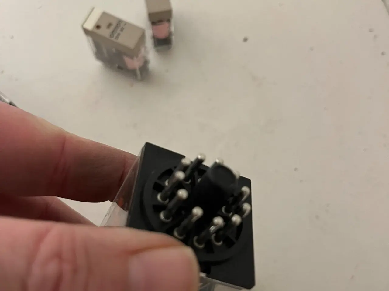 Billede 9 - Omron relæ parti 24V AC/DC MK3P-I + Sockets parti