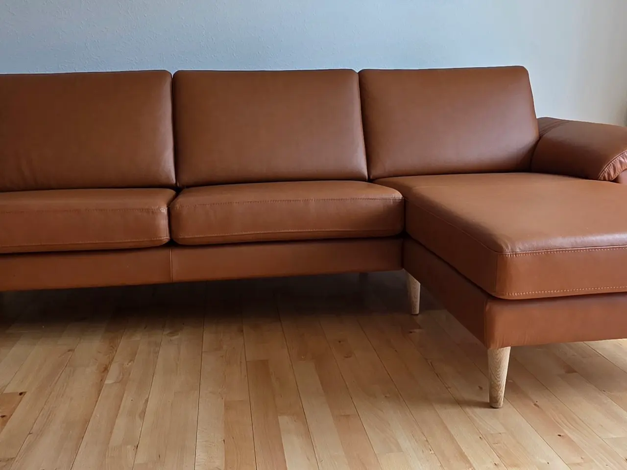 Billede 2 - Lædersofa med chaiselong og puf