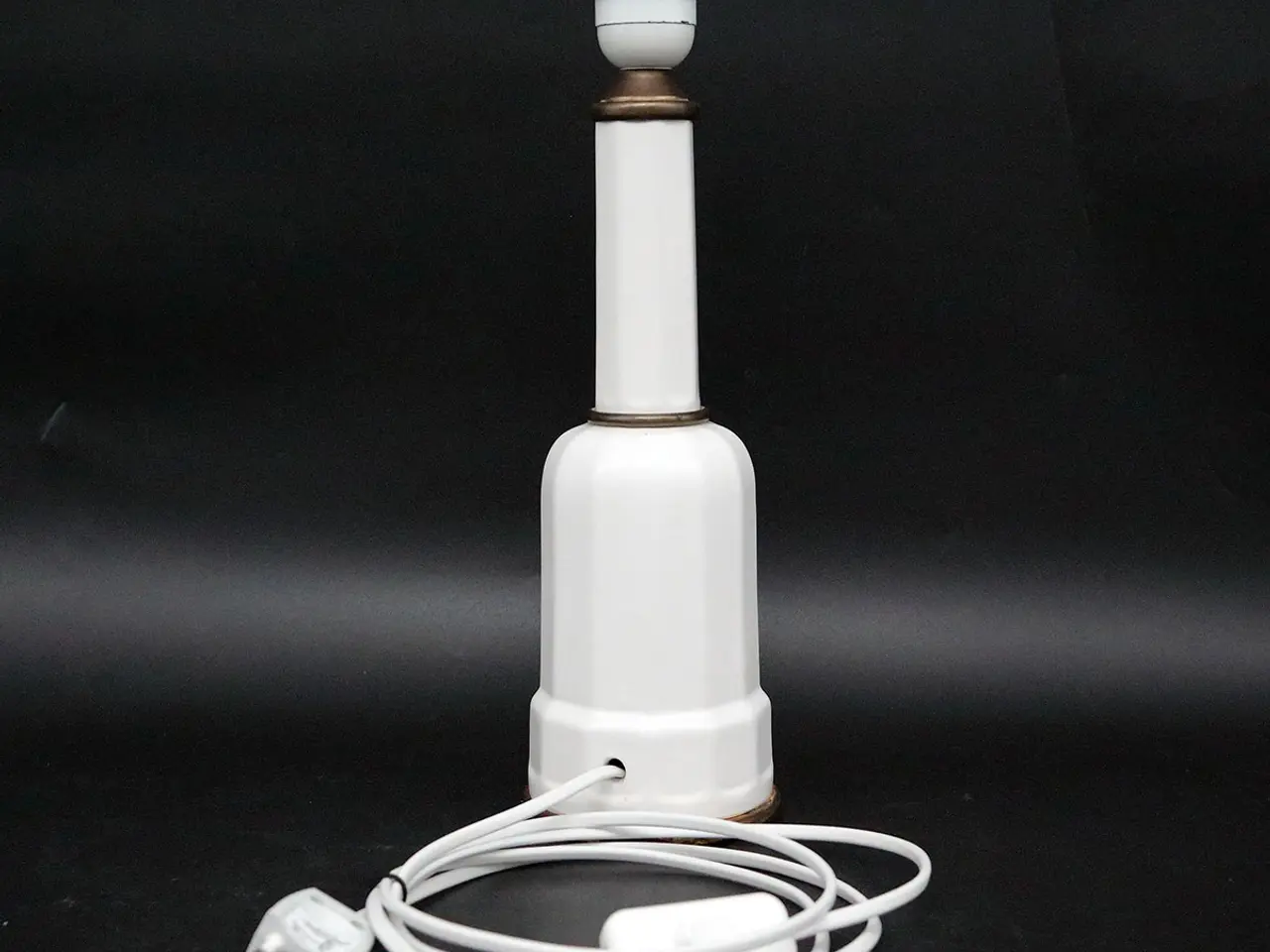 Billede 4 - Elegant Heiberg bordlampe i porcelæn og messing