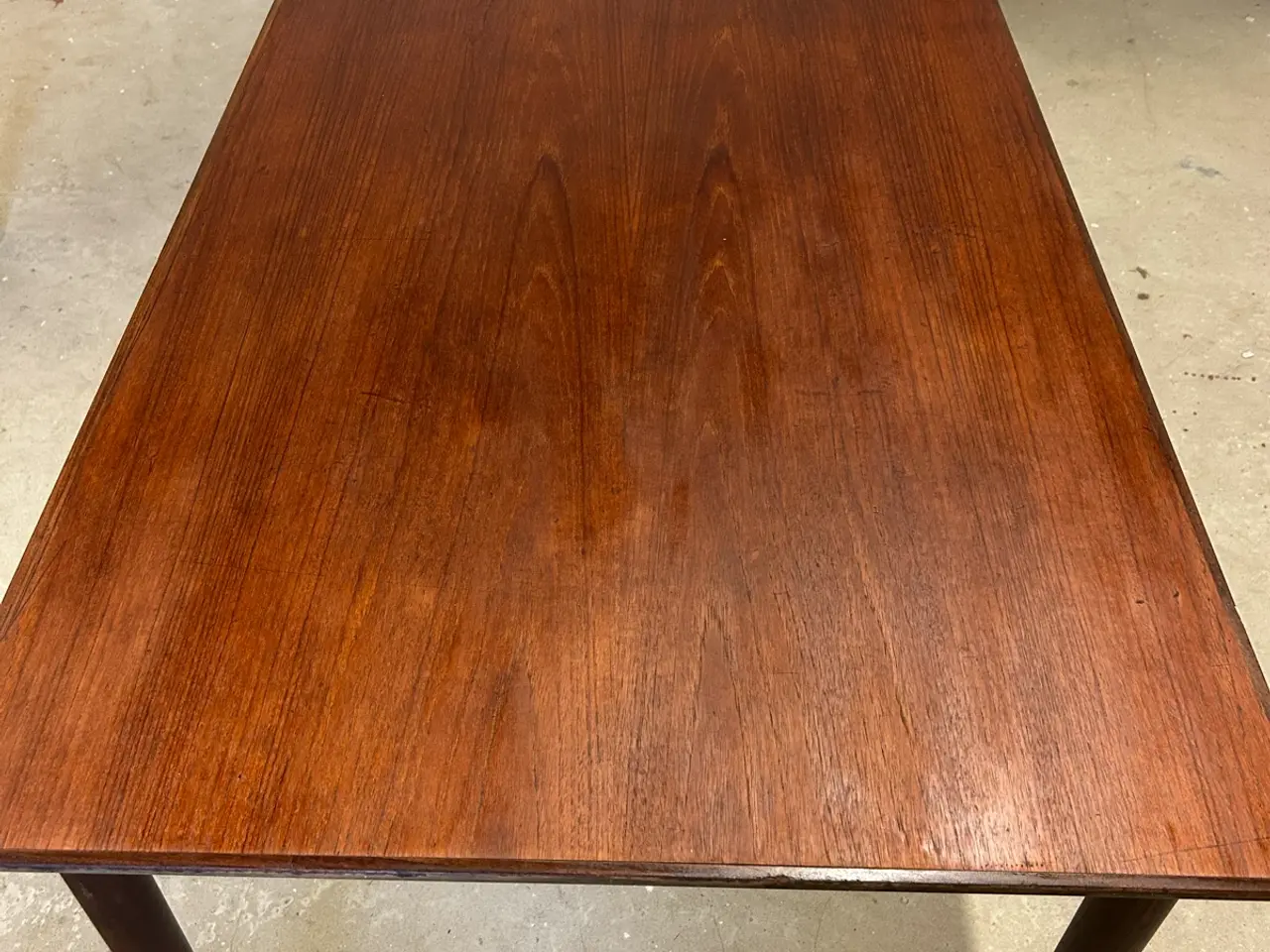 Billede 7 - Dansk teak spisebord – elegant mid-century design