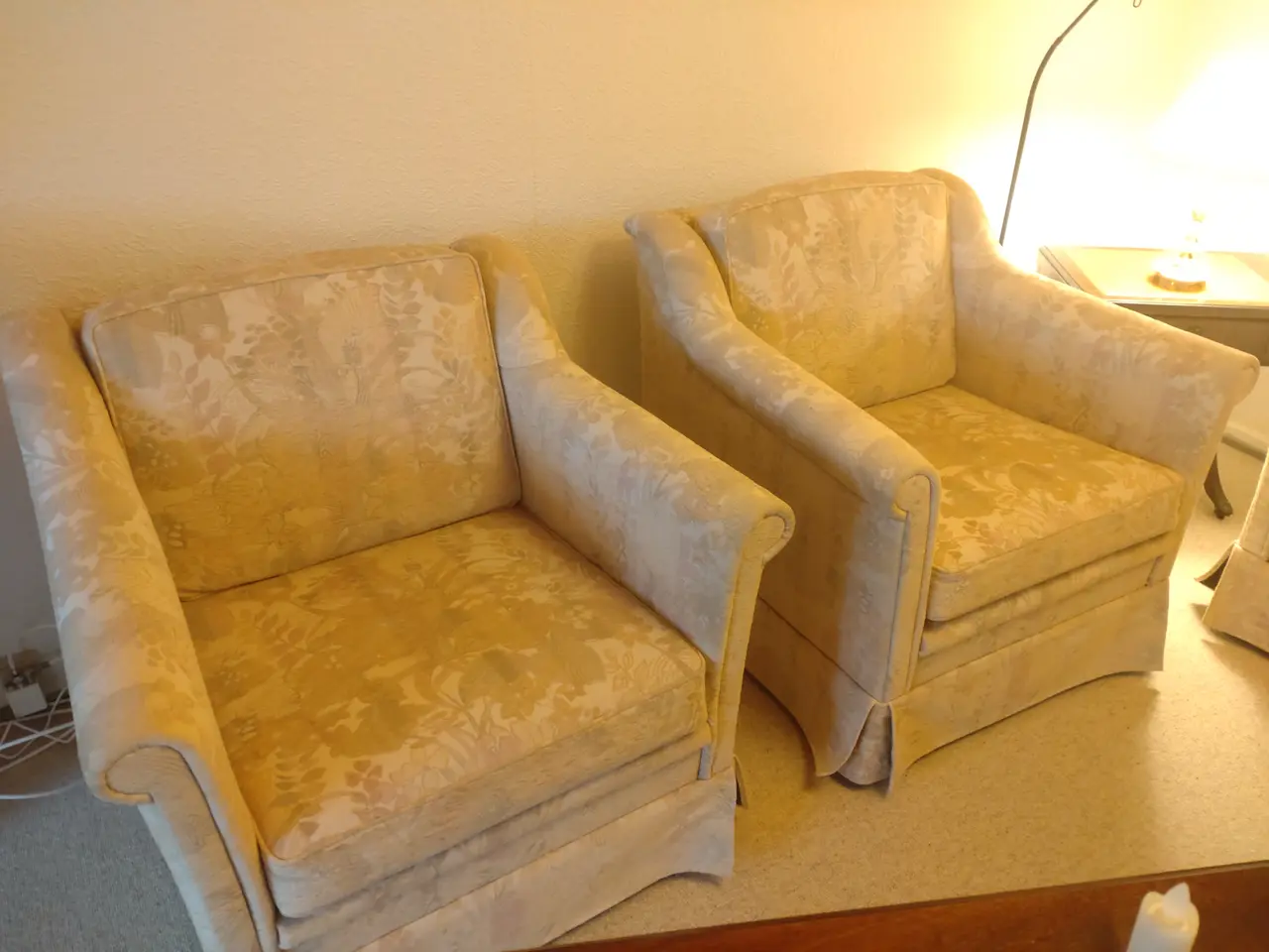 Billede 1 - Velholdt sofa og 2 lænestole i klassisk stil