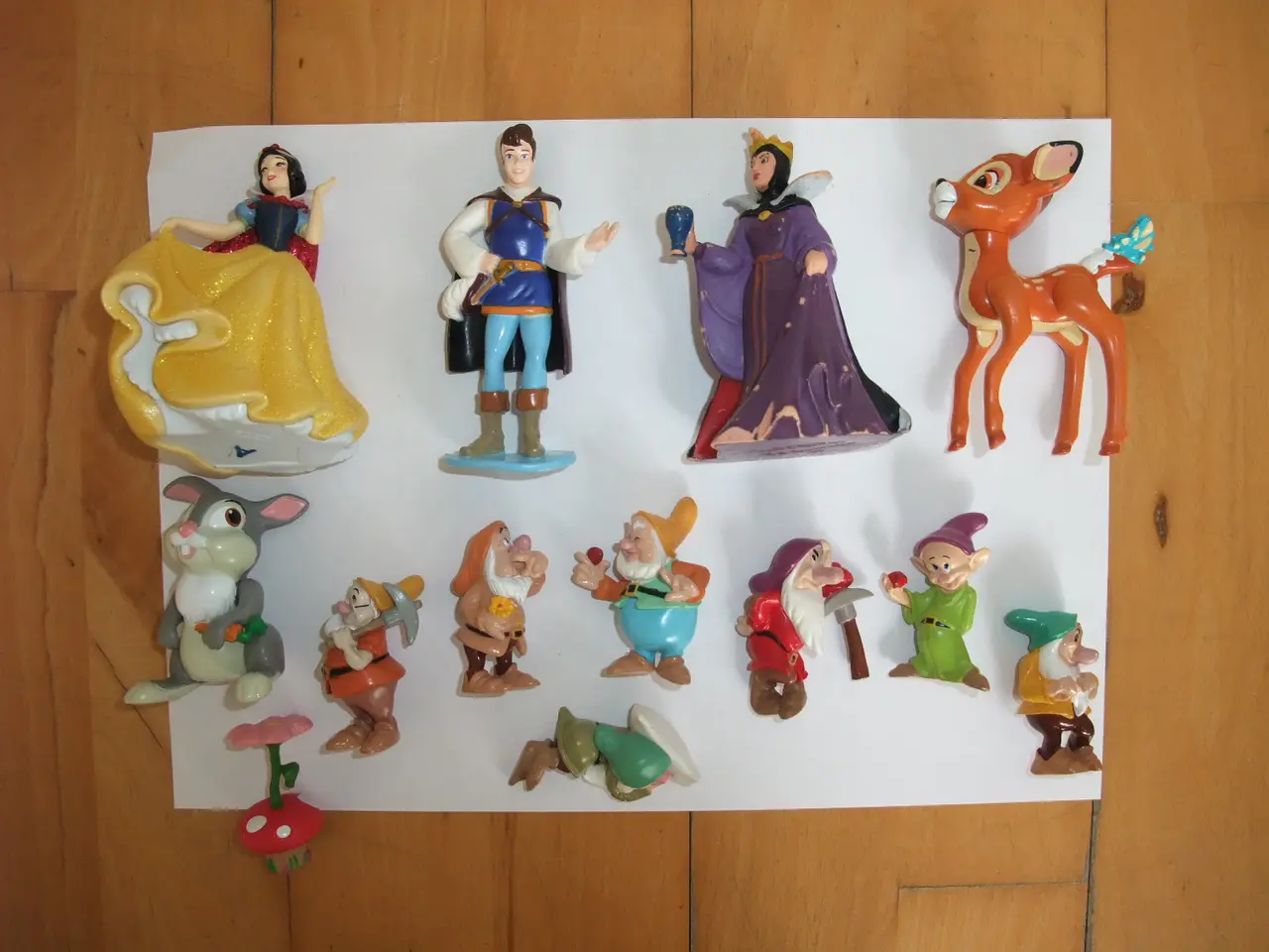 Billede 2 - Snehvide og de 7 Dværge Figurer