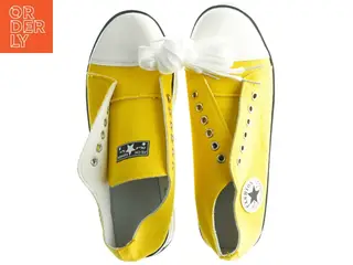 Gule sneakers med hvid snørebånd-detalje fra Fashion Classic (str. 37)