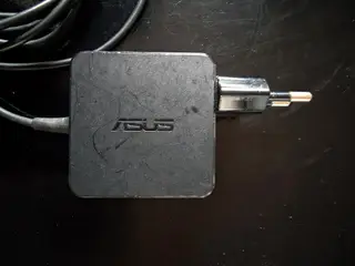 ASUS 45W AC ADAPTOR