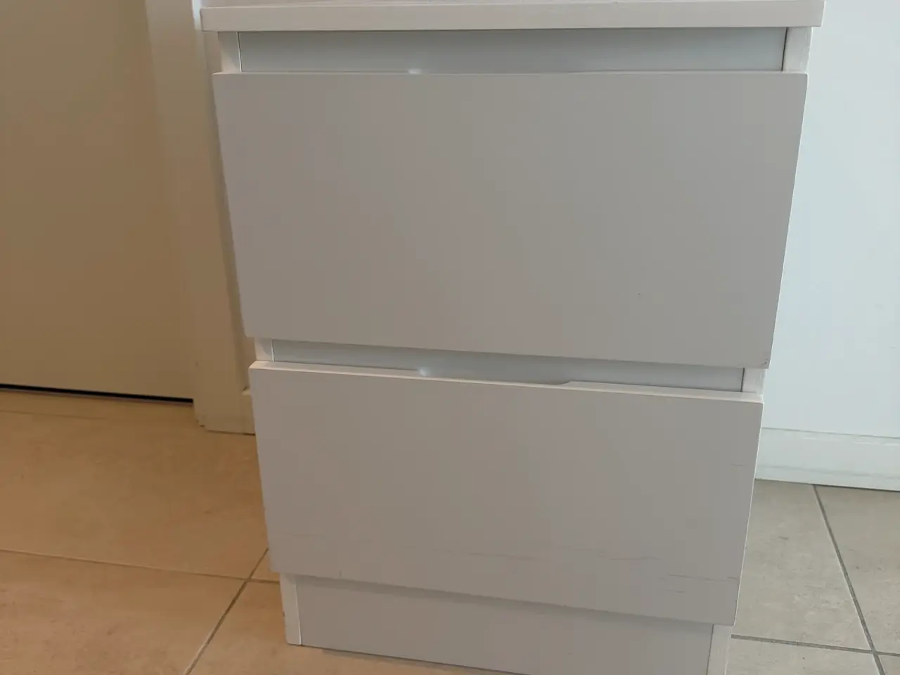 Billede 1 - Hvidt sengebord