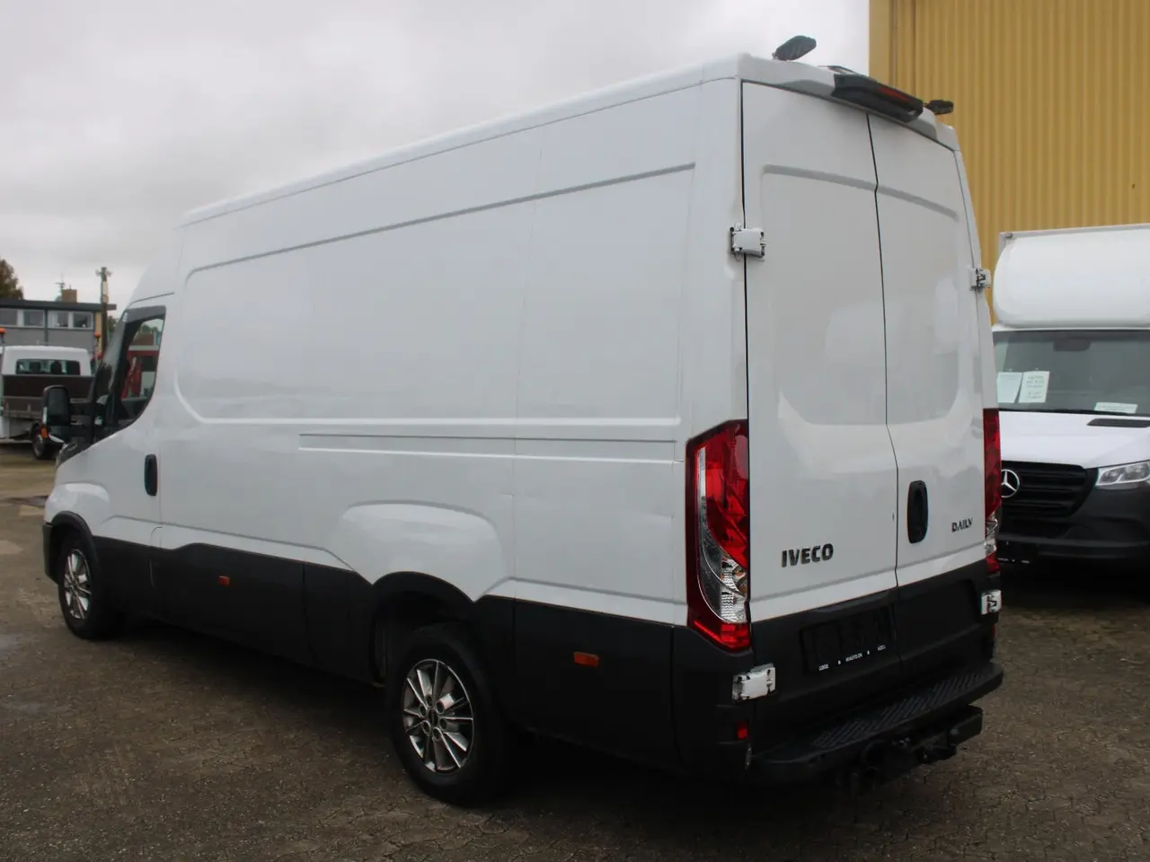 Billede 10 - Iveco Daily 3,0 35S18 12m³ Van AG8