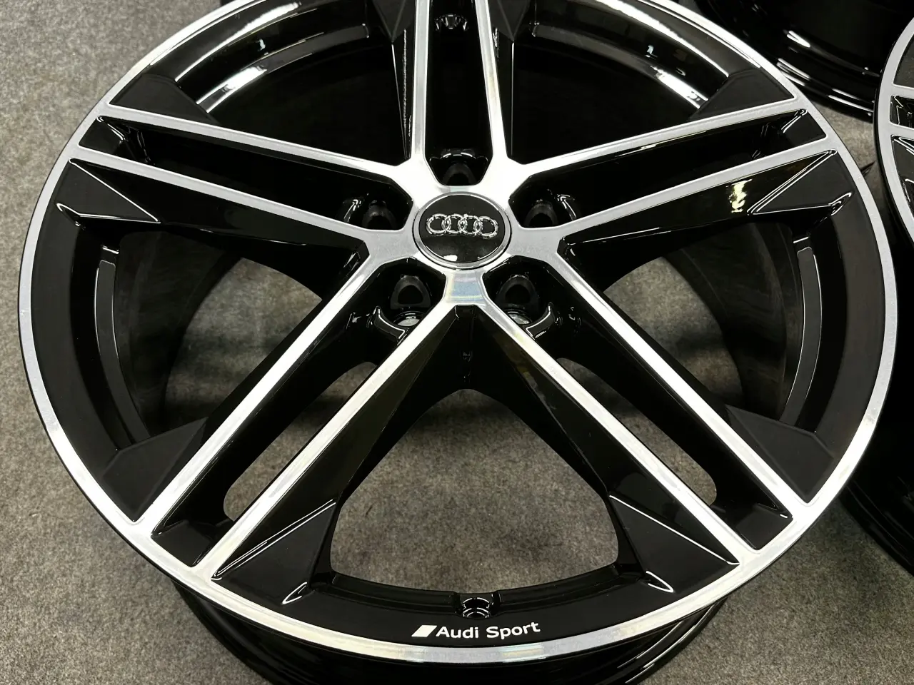Billede 3 - AUDI Q5 80A 8Jx19 19” S-LINE
