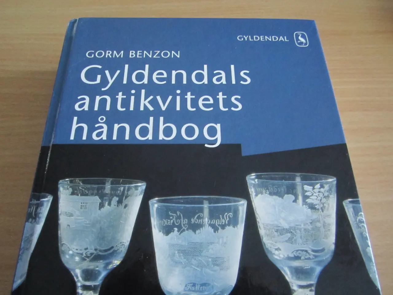 Billede 2 - BYD. GYLDENDALS ANTIKVITETSHÅNDBOG.