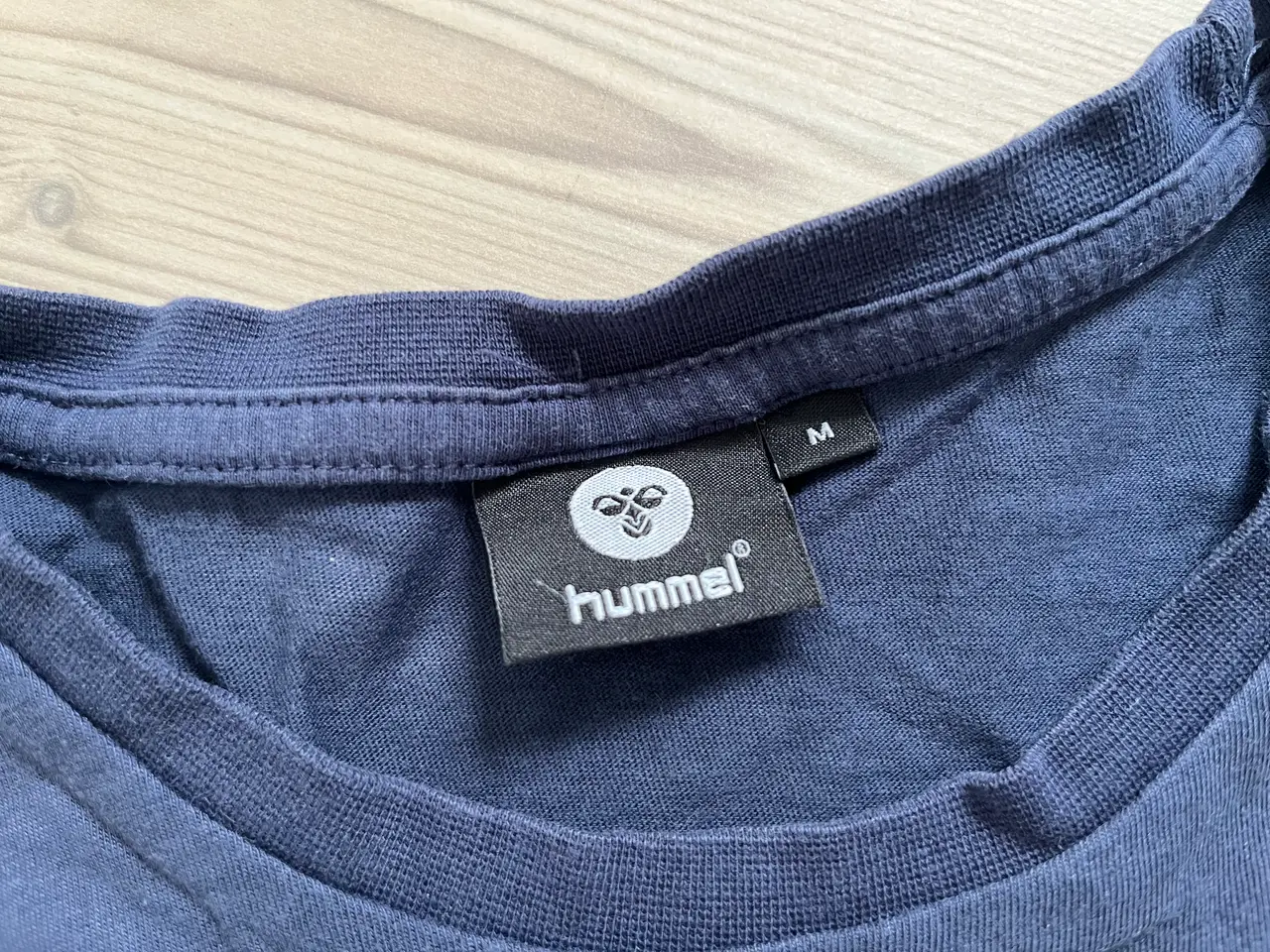 Billede 4 - Hummel blå t-shirt, str M 