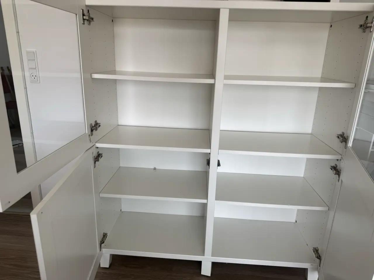 Billede 2 - Ikea Bestå vitrineskab med hylder