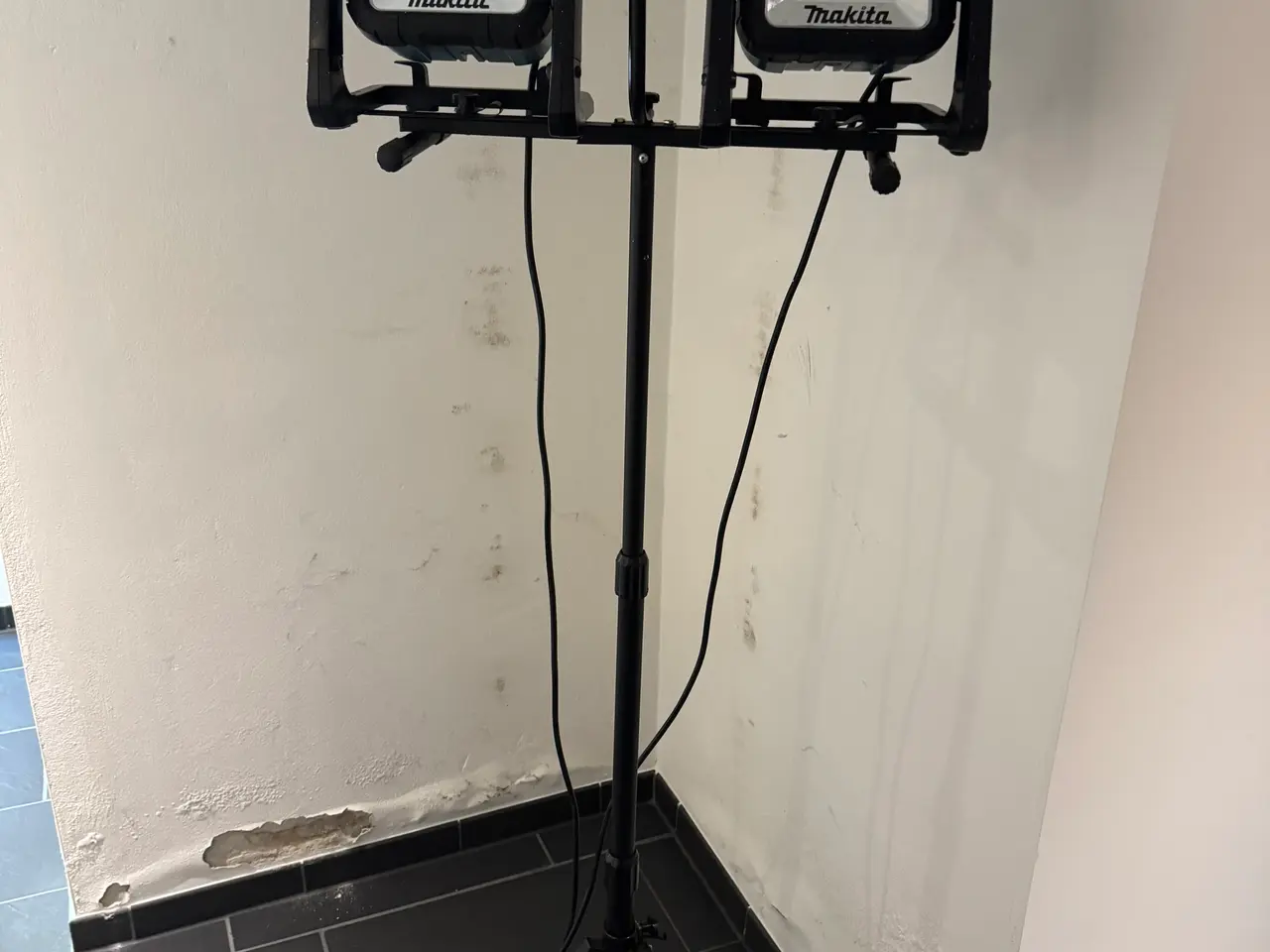 Billede 2 - Makita 2X DML805 + Stativ