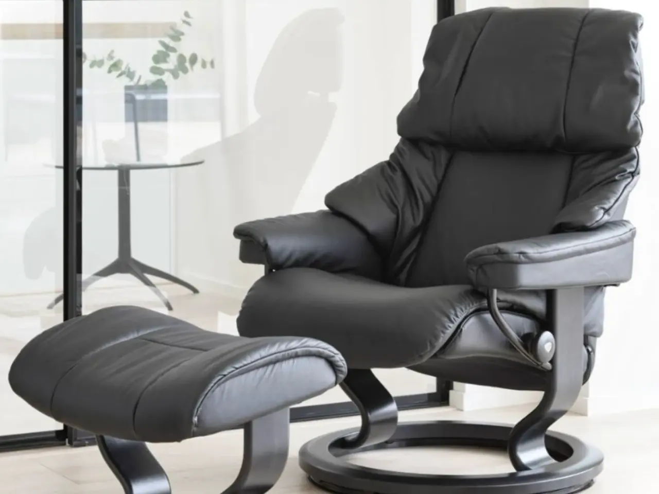Billede 1 - Som ny Stressless Reno med skammel 