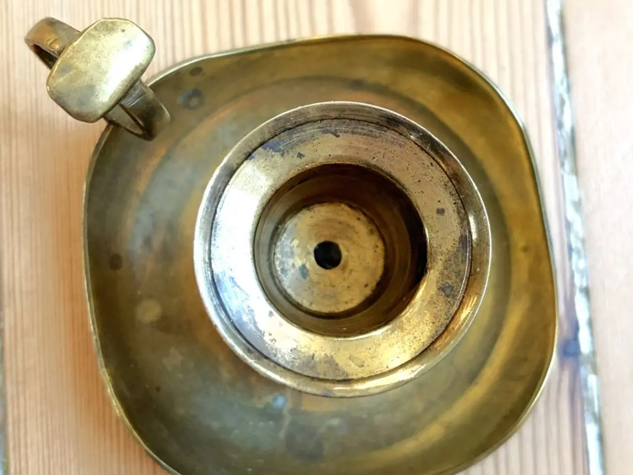 Billede 5 - Messing lysestage med håndtag - smuk vintage