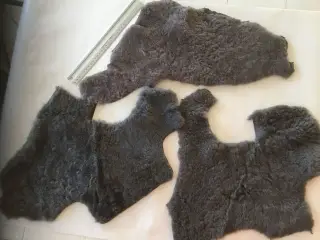 3 stykker pelsrester til Håndarbejde.