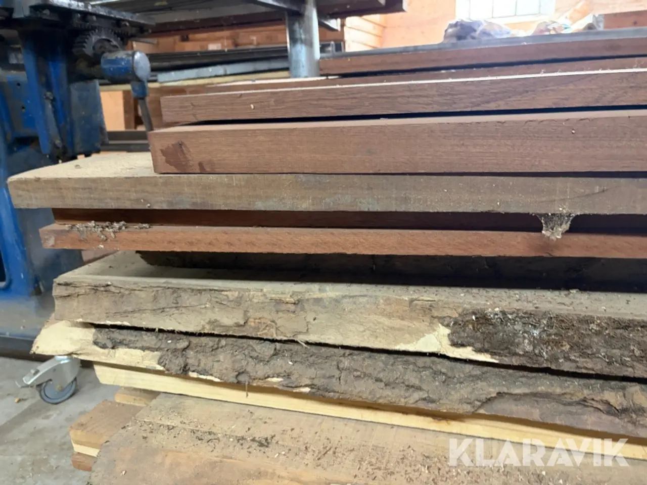 Billede 8 - Lot med blandede planker - Elm og Mahogni 1 palle