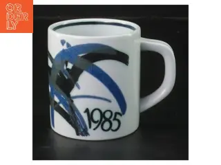 Porcelænskrus med kunstnerisk design fra 1985 fra Royal Copenhagen (str. 8x7 cm)