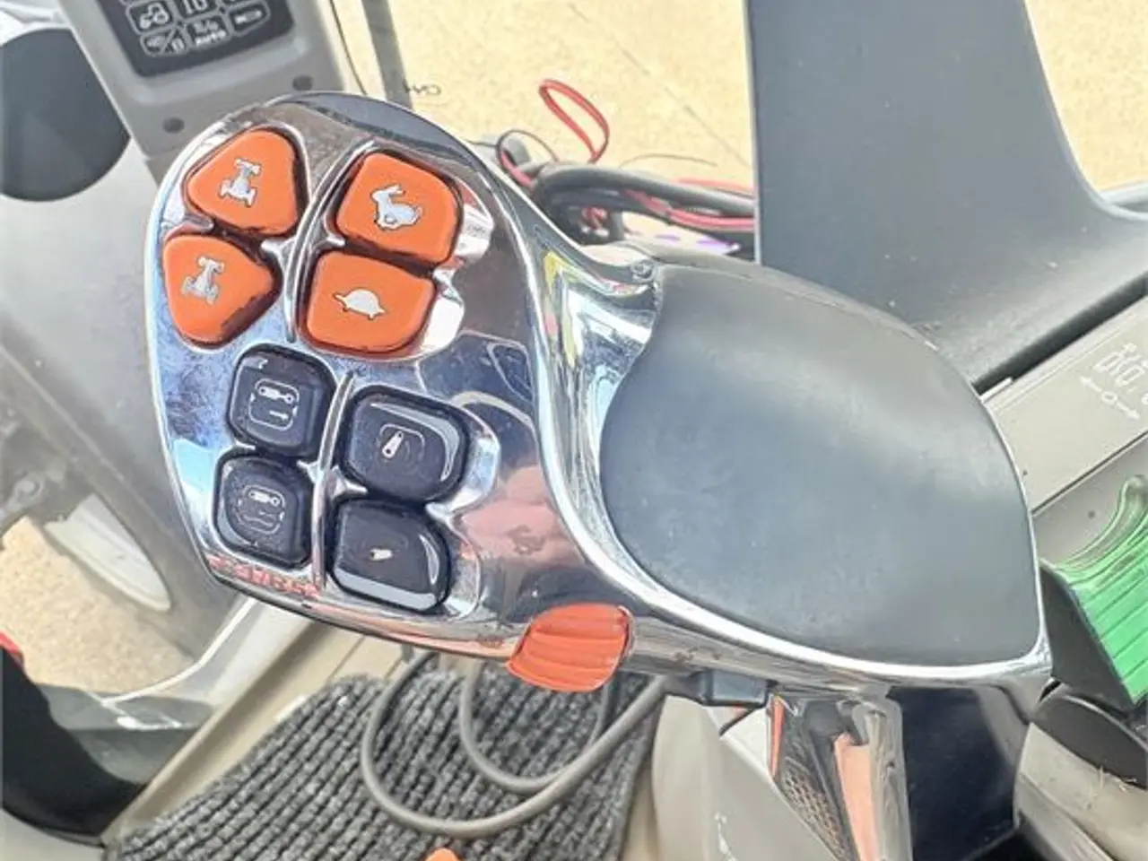 Billede 13 - Case 130 CVX - Multikontrol armlæn / Multi-control armrest