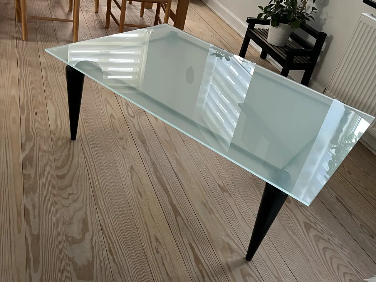 Billede 4 - Elegant sofabord med glasbordplade