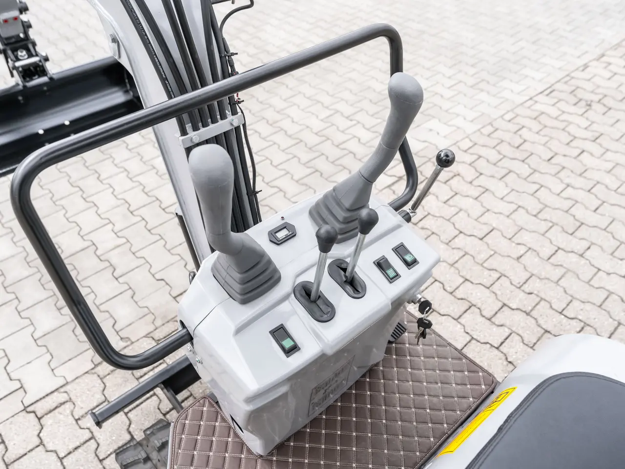 Billede 20 - Bobmaster Basic diesel minigraver - 850 kg, inkl. skovlsæt