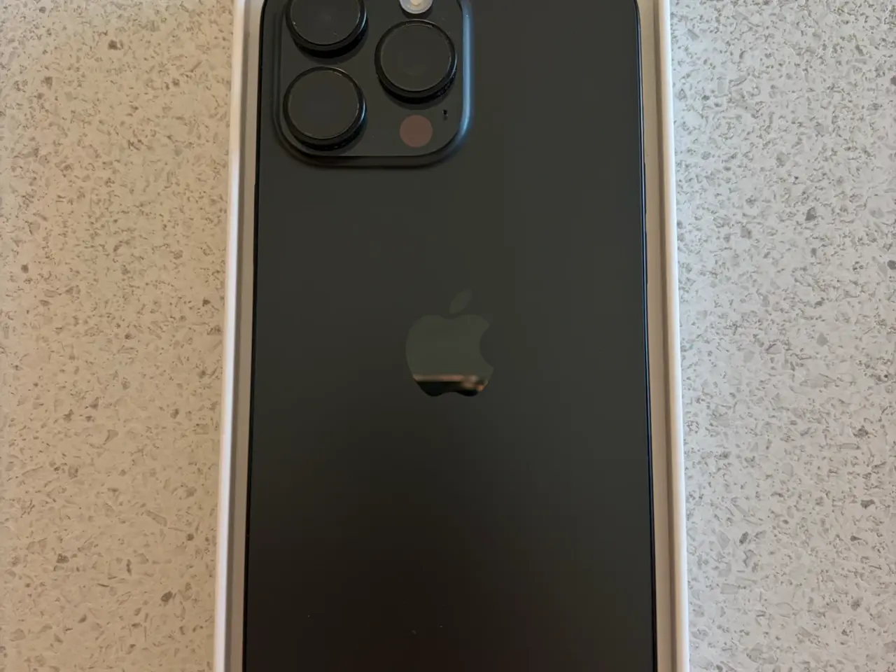 Billede 1 - 1 år gammel iPhone 16 Pro Max. 256 gb