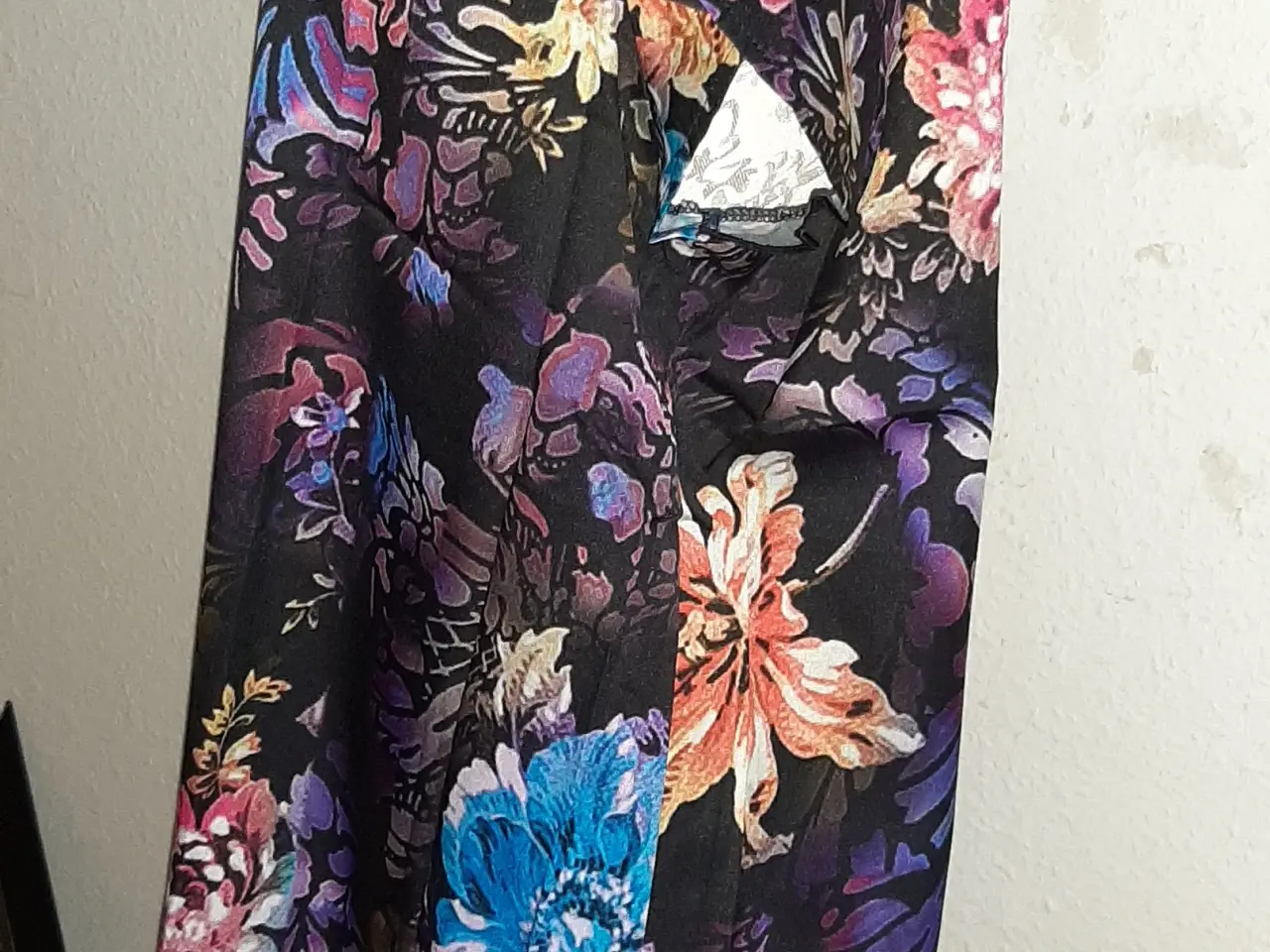 Billede 2 - Kjole med blomster. Flotte farver/Str:XL/2XL.
