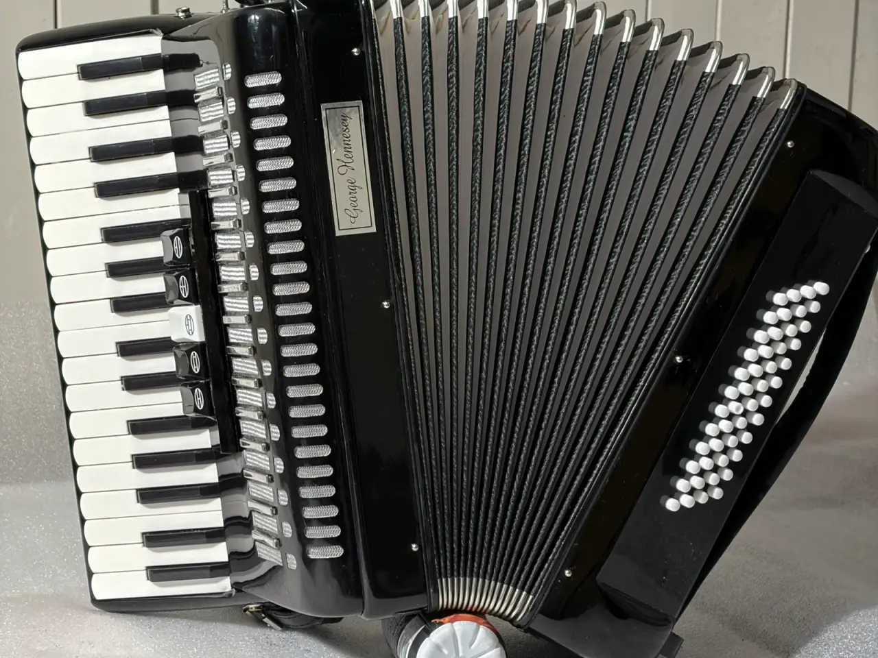 Billede 11 - George Hennesy harmonika – flot sort model
