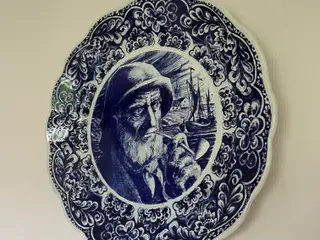 2 blå væg-platter 