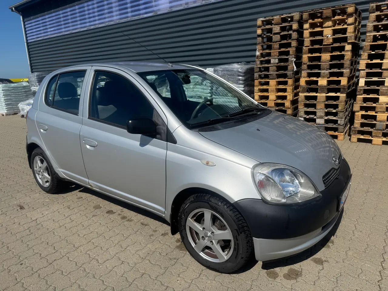 Billede 3 - Toyota Yaris 1,0 5dørs Nysynet Benzin