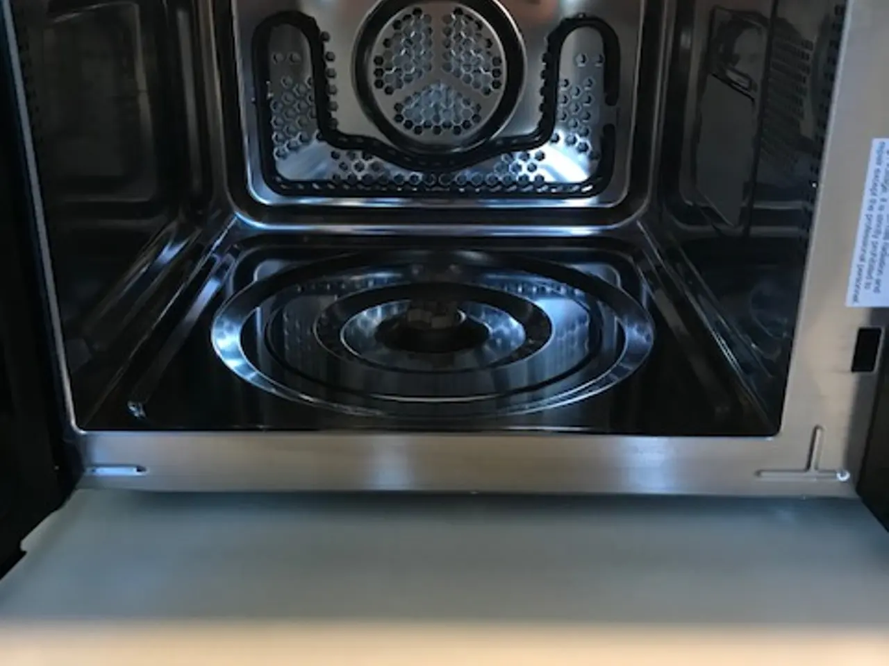 Billede 3 - 2 1/2 år gl. 25L. Combiovn varmluft/grill/micro.