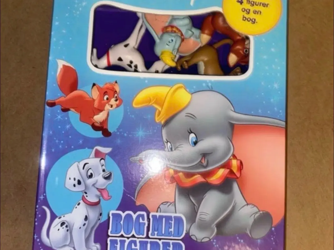 Billede 1 - Bog med figurer