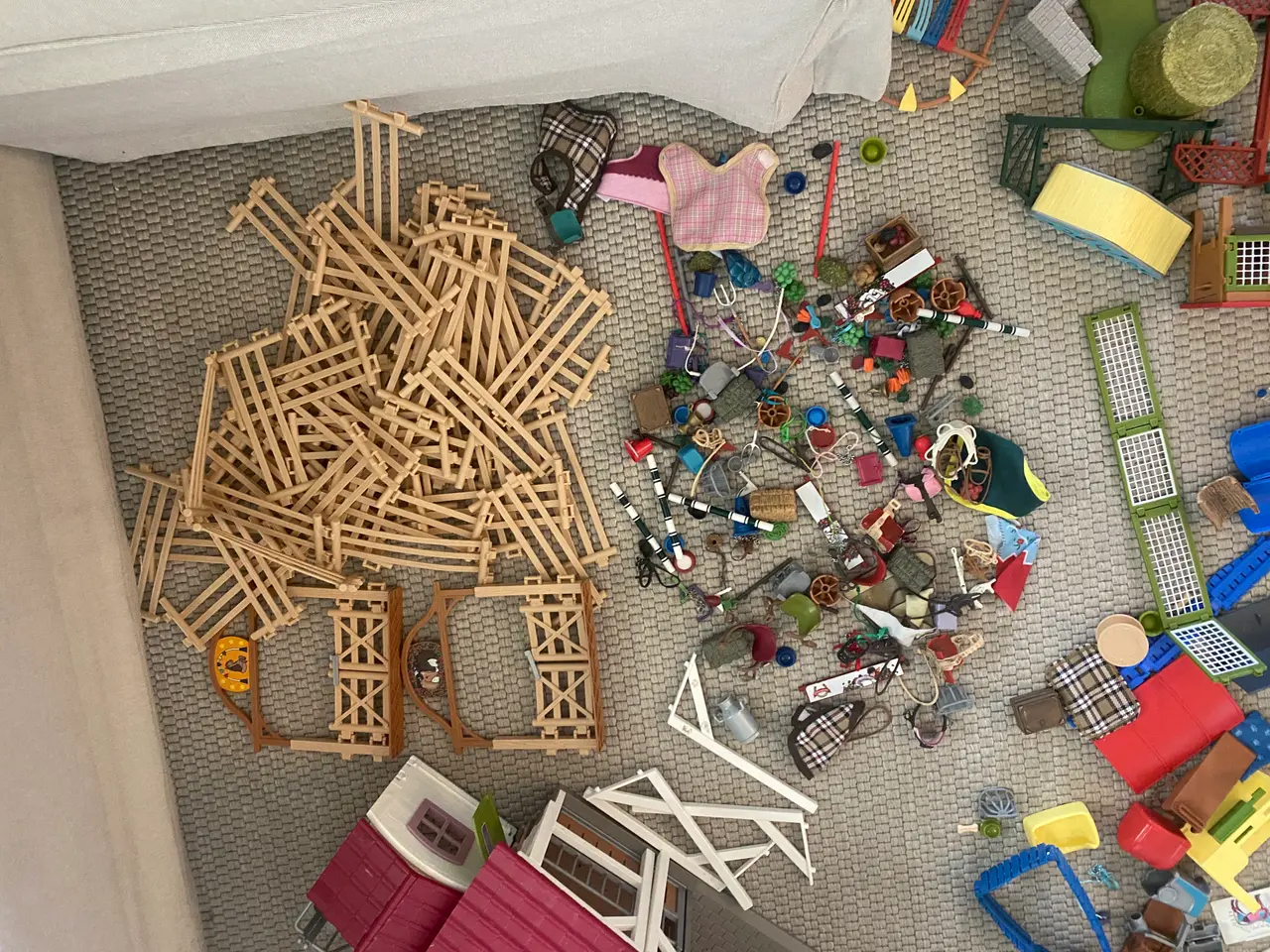 Billede 9 - Schleich heste med stald, hus, ridebane, dyrlæge
