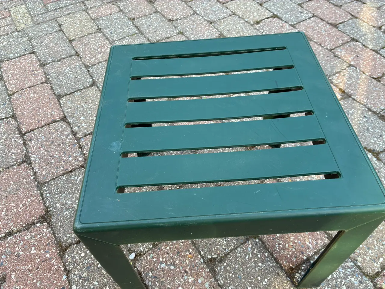 Billede 3 - Lille havebord, grøn plast