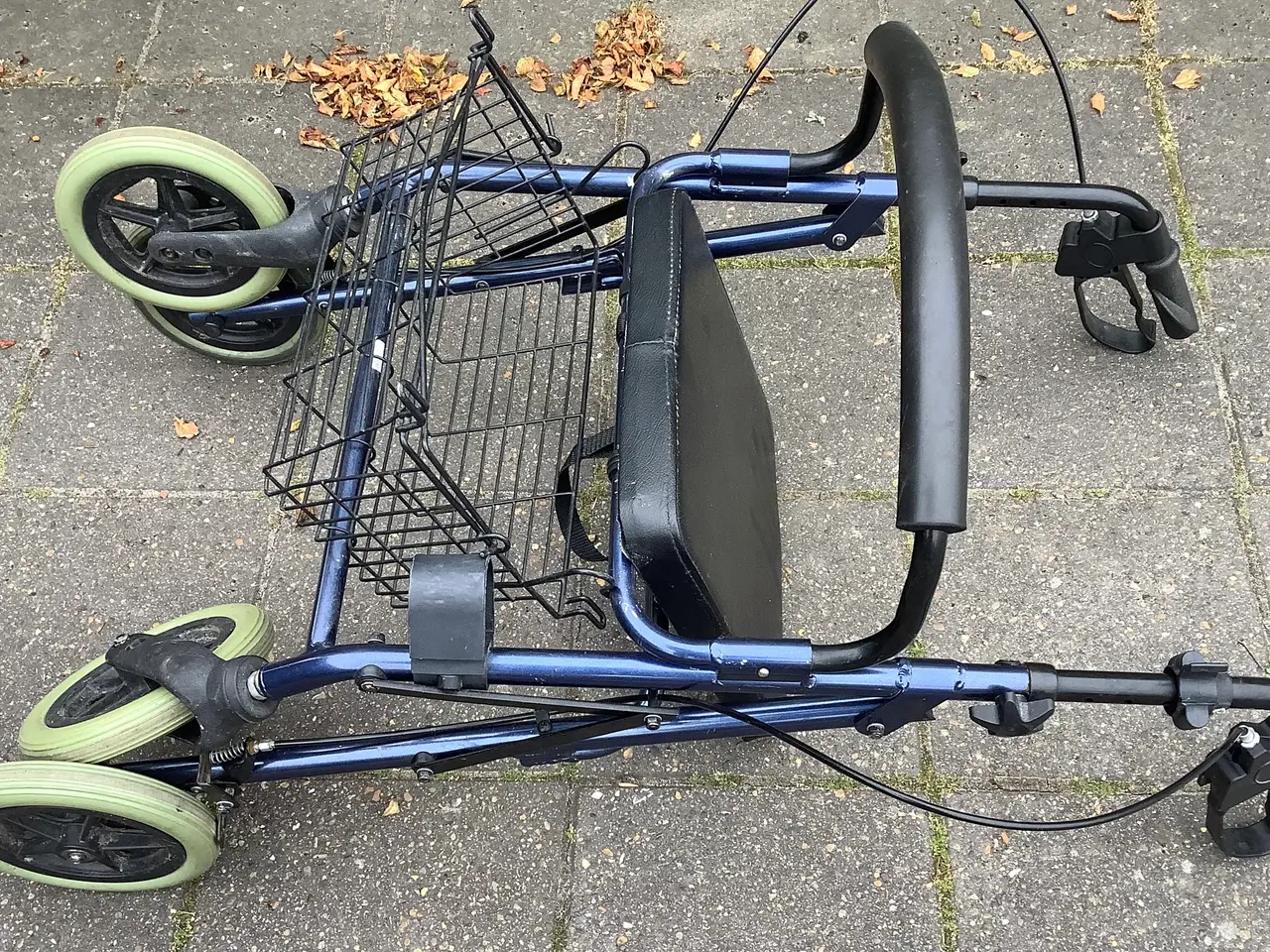 Billede 4 - Rollator med bremser og kurv