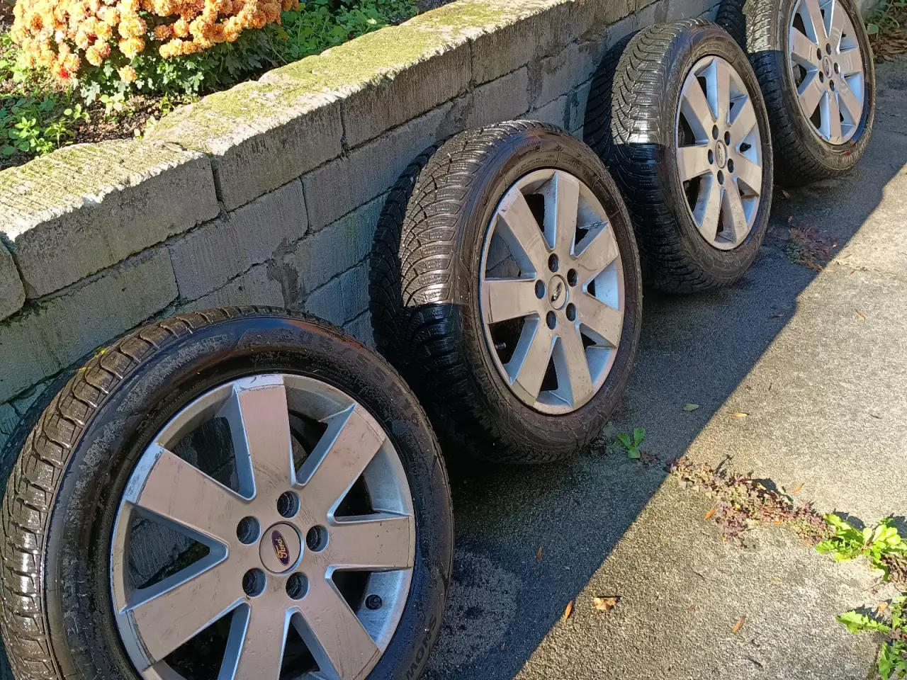 Billede 1 - Ford alufælge med vinterdæk sælges.