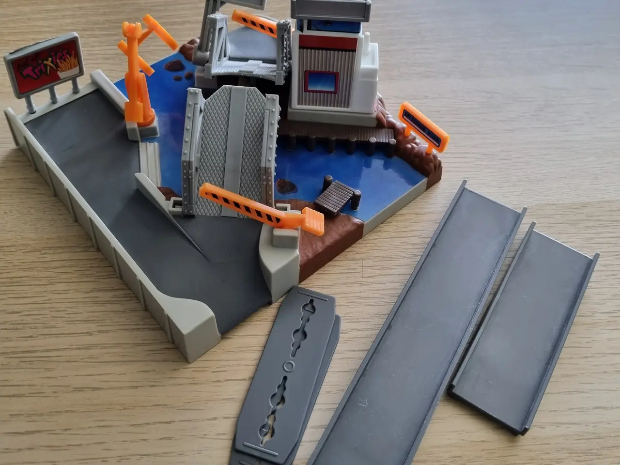 Billede 7 - Drawbridge Bay Playset 1994 Galoob. Micro Machines