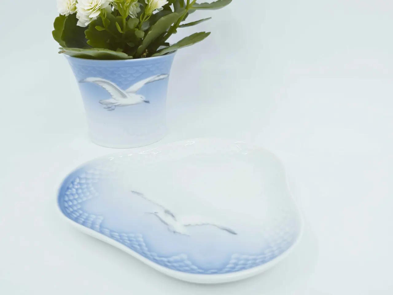 Billede 6 - Mågestel Trekantet Bakke uden guldkant Porcelæn