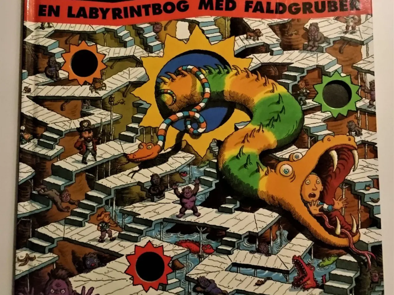 Billede 1 - Grusomanien - På omslaget: En labyrintbog med fald