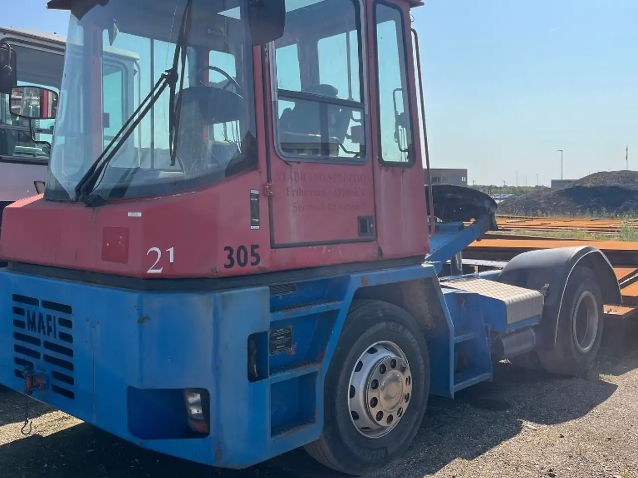Billede 1 - Mafi Terminal traktor