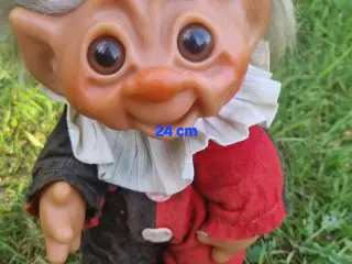 Gjøl trold af Th. Dam 24 cm