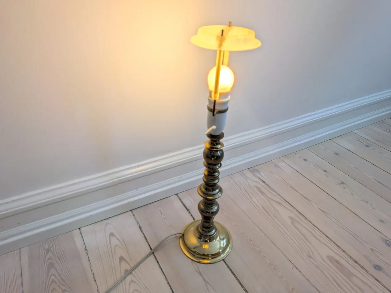 Billede 3 - Retro messing bordlampe med stofskærm